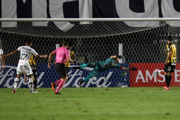 Santos e The Strongest em duelo na Vila Belmiro. (Foto: Getty Images)