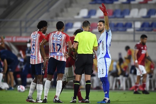 Junior Barranquilla em campo contra o River Plate. (Foto: Getty Images)