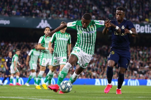 Emerson Royal em ação no Betis – Foto:in Seville, Spain. (Photo by Fran Santiago/Getty Images)