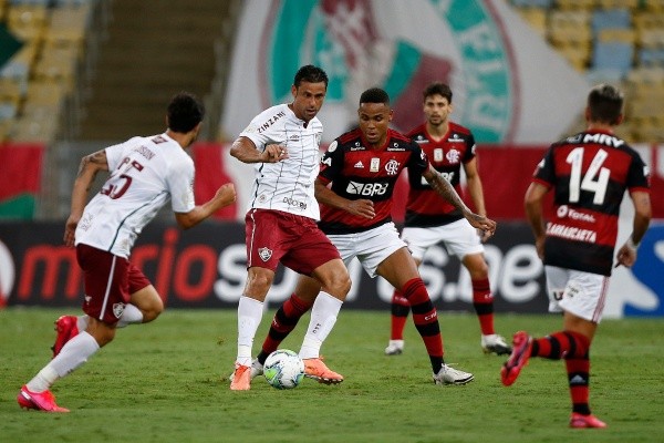 RIO DE JANEIRO, BRAZIL - JANUARY 06: Fred of Fluminense controls the ball with Natan of Flamengo during a match between Flamengo and Fluminense as part of 2020 Brasileirao Series A at Maracana Stadium on January 6, 2021 in Rio de Janeiro, Brazil. (Photo by Wagner Meier/Getty Images) *** Local Caption *** Fred ; Natan-Not Released (NR)