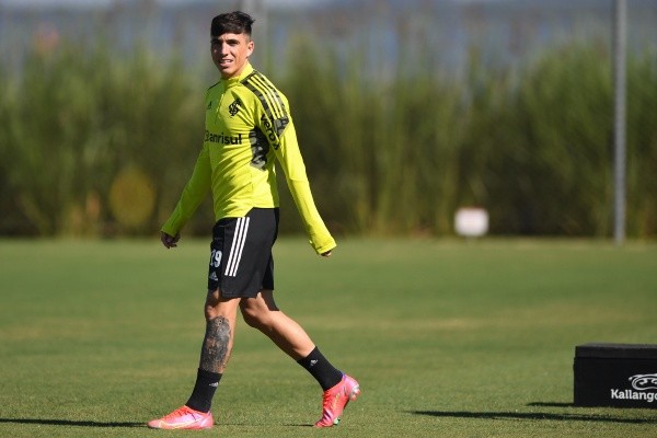 Saravia: começa o jogo no Paraguai (Foto: Ricardo Duarte/Internacional)