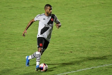 Ernando deve voltar para a zaga no lugar de Castán – Foto:Thiago Ribeiro/AGIF