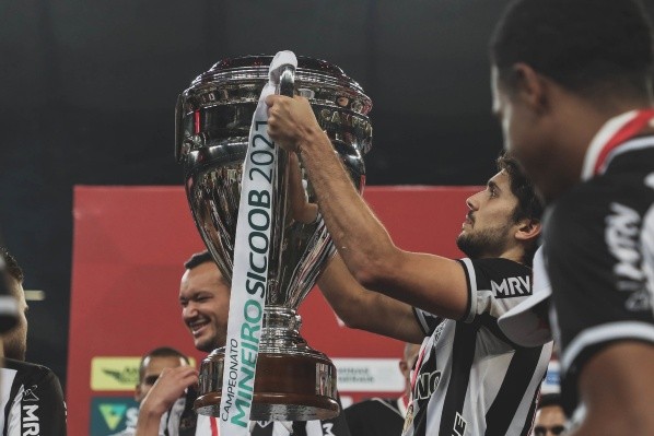 Rabello é um dos zagueiros que recebem consultas do exterior e podem deixar o Galo (Foto: Pedro Souza/Atlético)