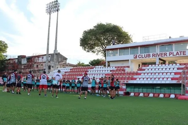 River Plate (PAR) treinando. (Foto: Divulgação)