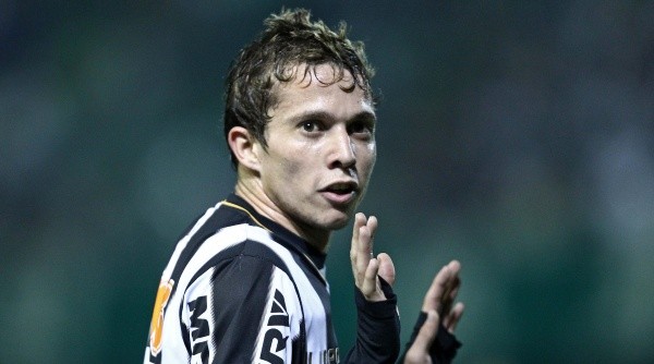 Bernard. Coritiba x Atletico-MG pelo Campeonato Brasileiro A 2013 no Couto Pereira. 26 de Maio de 2013, Curitiba, Parana, Brasil. Foto: Heuler Andrey/AGIF Bernard. Coritiba x Atletico-MG pelo Campeonato Brasileiro A 2013 no Couto Pereira. 26 de Maio de 2013, Curitiba, Parana, Brasil. Foto: Heuler Andrey/AGIF