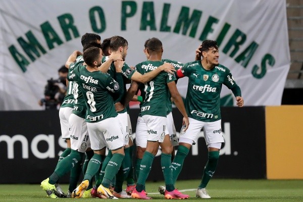 Palmeiras comemorando gol na Libertadores. (Foto: Getty Images)