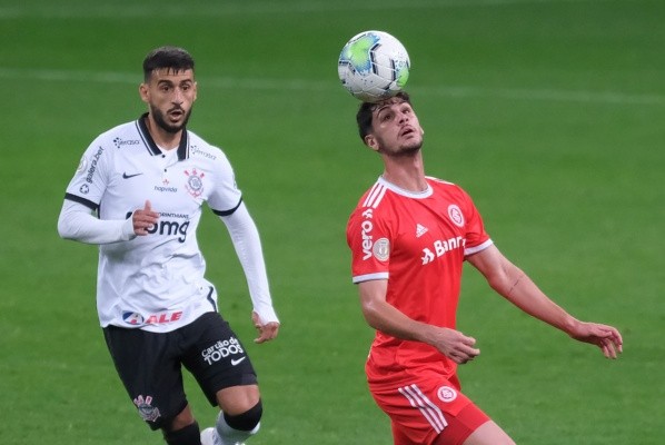 Johnny em ação contra o Corinthians em 2020 (Foto: Marcello Zambrana/AGIF) Johnny em ação contra o Corinthians em 2020 (Foto: Marcello Zambrana/AGIF)