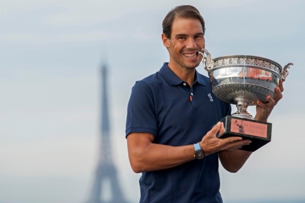 Rafael Nadal com troféu do Roland Garros. Foto: Getty Images