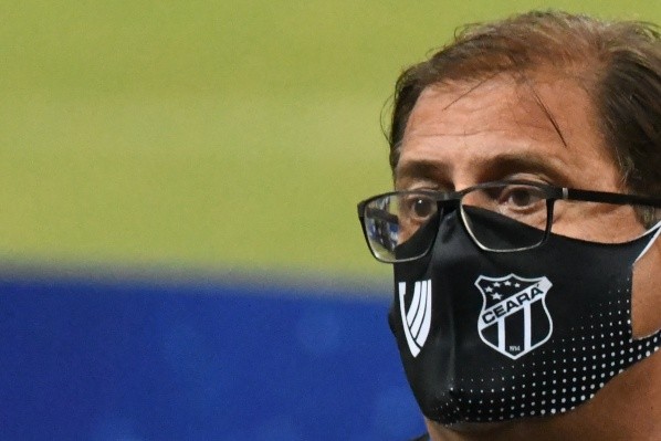 Guto: sob pressão no Ceará (Foto: Kely Pereira/AGIF)