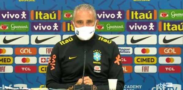 Tite em entrevista coletiva na noite desta quinta-feira (3). (Foto: Reprodução) Tite em entrevista coletiva na noite desta quinta-feira (3). (Foto: Reprodução)