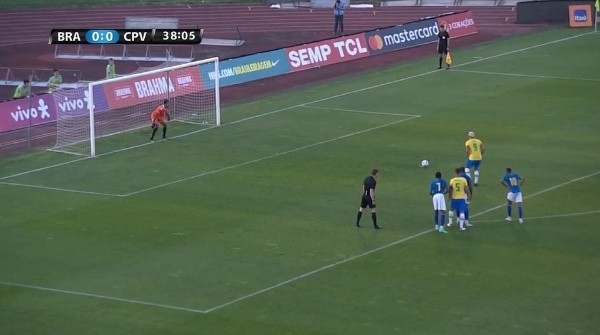 Pedro abriu o placar neste sábado (5), de pênalti. (Foto: Reprodução Vídeo)