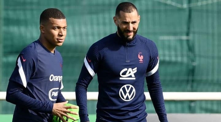 Dupla se encontrou pela seleção da França - Foto: FRANCK FIFE/Getty Images.