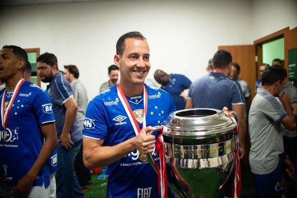 A negociação por Rodriguinho pode causar prejuízo e punição do Cruzeiro na Fifa – Foto: Flickr Oficial Cruzeiro Esporte Clube – autor: Bruno Haddad