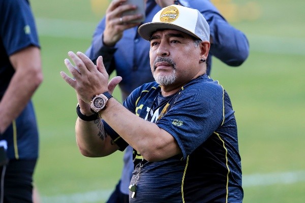 Maradona será homenageado nesta segunda-feira (14) pela Conmebol antes da partida entre Argentina x Chile. (Foto: Getty Images)