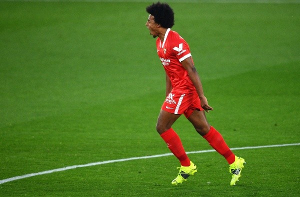 Jules Kounde em ação pelo Sevilla – Foto: Octavio Passos/Getty Images