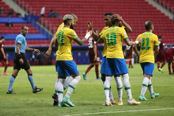 Brasil comemorando gol contra a Venezuela. (Foto: Getty Images)