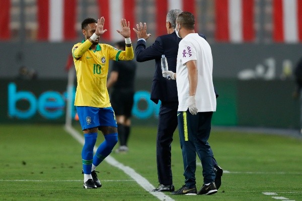 Tite comemorando gol com a seleção brasileira. (Foto: Getty Images)