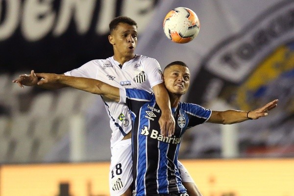 Sandry, do Santos, em partida contra o Grêmio. Foto: Getty Images