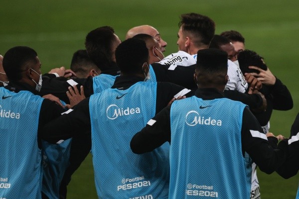 Corinthians comemorando gol no Brasileirão. (Foto: Ettore Chiereguini/AGIF) 