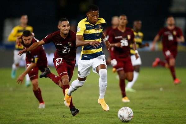 Equador em campo contra a Venezuela. (Foto: Getty Images)