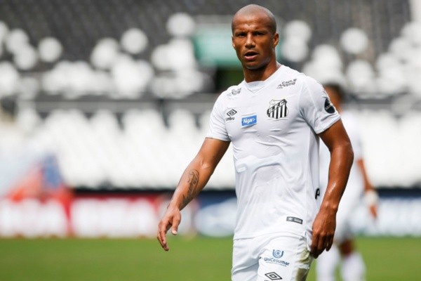Carlos Sánchez em partida pelo Brasileirão. Foto: Getty Images