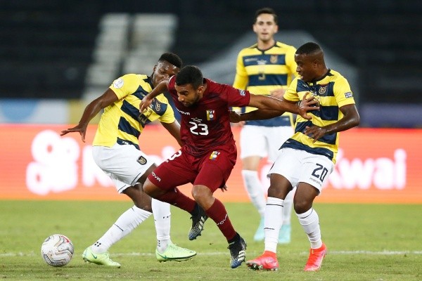 Seleção da Venezuela em campo contra o Equador. (Foto: Getty Images)