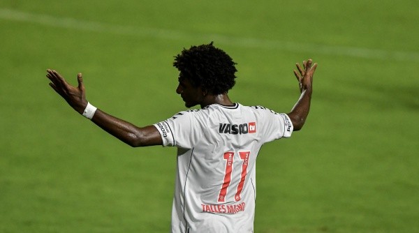 Talles foi revelado pelo Vasco (Foto: Thiago Ribeiro/AGIF)