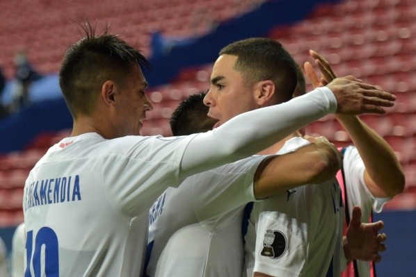 Paraguai em campo comemorando gol na Copa América. (Foto: Getty Images)