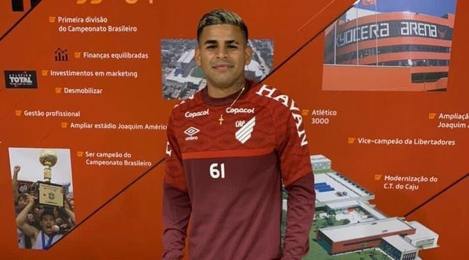 Carmona já está no CT do Caju treinando para ser anunciado pelo Athletico (Foto: Reprodução/Instagram)