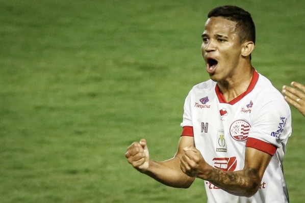 Erick era um dos grandes destaques do Náutico em 2021 e está no radar do Ceará (Foto: Paulo Paiva/AGIF)