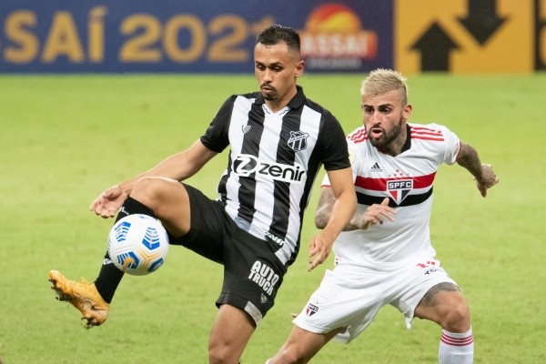 São Paulo em campo contra o Ceará. (Foto:  Kely Pereira/AGIF)