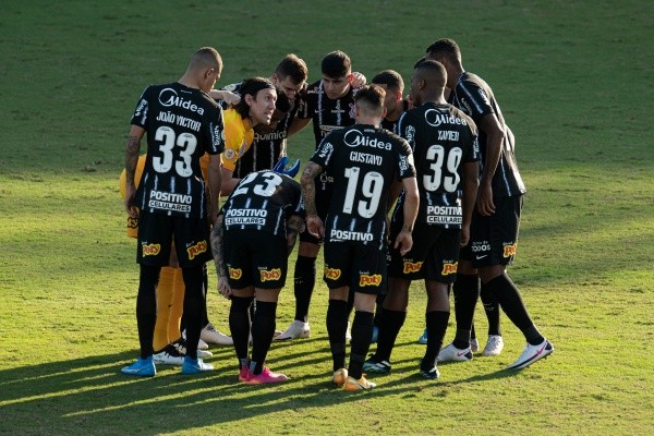 Corinthians em campo pelo Brasileirão. (Foto: Jorge Rodrigues/AGIF)