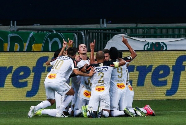 Jogadores do Sport ajoelhados. Foto: Getty Images