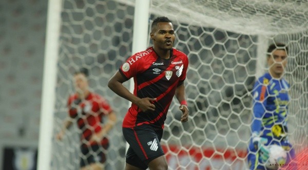 Em fim de vínculo no CAP, Nikão já pode assinar pré-contrato com outro clube a partir de agora (Foto: José Tramontin/athletico.com.br)