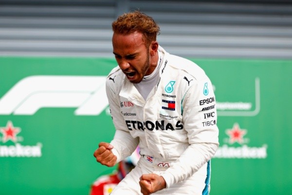 Hamilton vibra após vitória. Foto: Getty Images