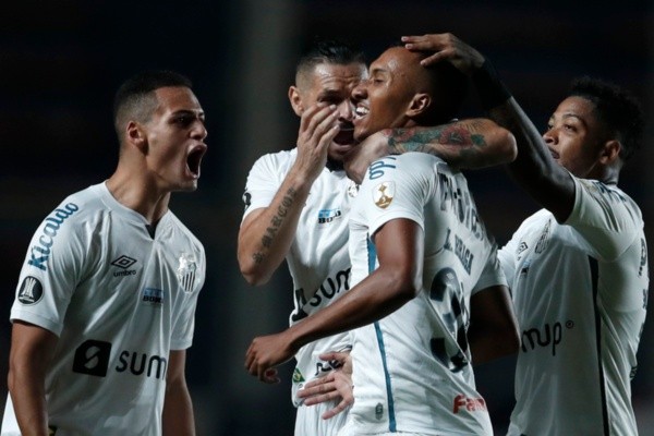 Jogadores do Santos comemoram gol. Foto: Getty Images