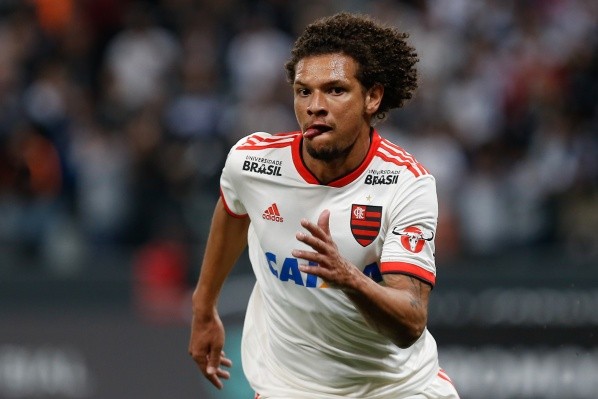 Volante tem contrato no Ninho do Urubu até fim de 2023 (Foto: Marcello Zambrana/AGIF)