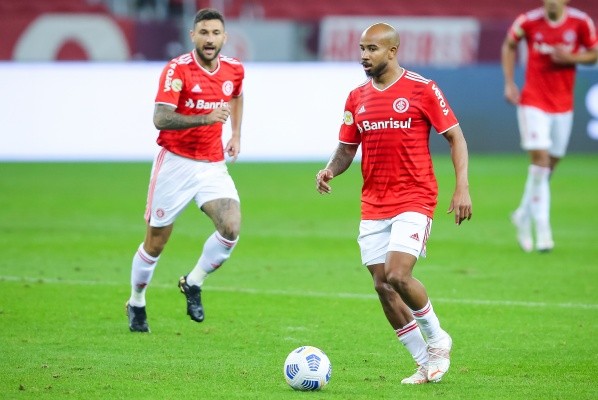 Internacional em campo pelo Brasileirão. (Foto: Pedro H. Tesch/AGIF)