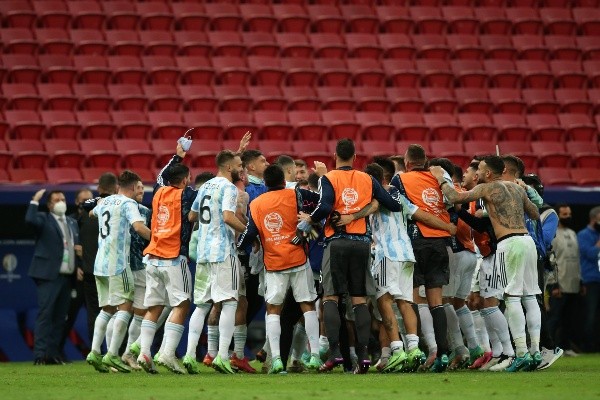 Argentina comemorando a classificação para a decisão da Copa América. (Foto: Getty Images)