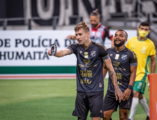 Charles foi negociado com o Midtjylland por R$ 3 milhões (Foto: Pedro Chaves/AGIF)