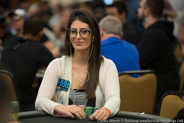 Vivi fez bonita na WSOP 2017 (Foto: Carlos Monti / Divulgação BSOP)