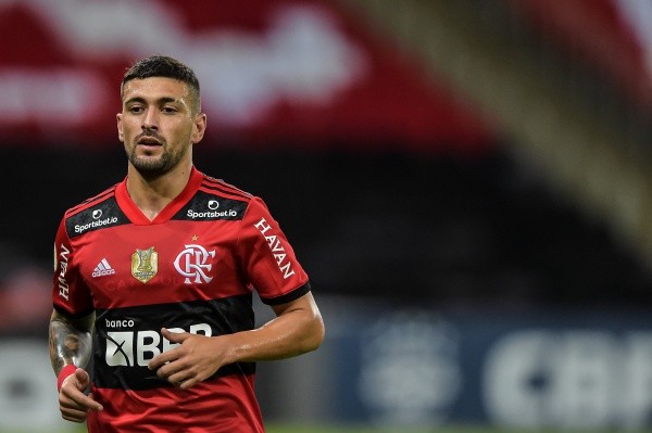 Arrascaeta em campo pelo Fla. (Foto: Thiago Ribeiro/AGIF)