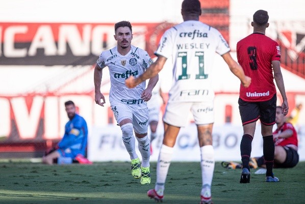 Palmeiras comemorando gol. (Foto: Heber Gomes/AGIF)