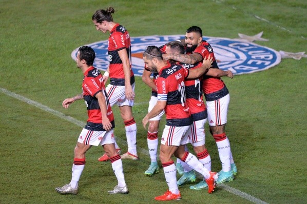 Jogadores do Fla comemorando gol contra o Bahia. (Foto: Walmir Cirne/AGIF)