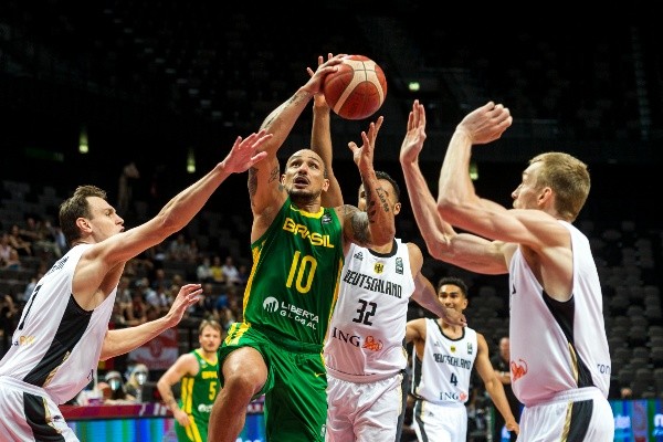 Alex Garcia em ação pela seleção brasileira