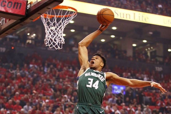 Giannis Antetokounmpo fez atuação extraordinária e marcou 50 pontos na partida | Crédito: Getty Images