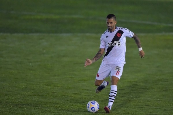 Experiente Romulo é outro que retorna à lista de relacionados do Vasco (Foto: Thiago Ribeiro/AGIF)