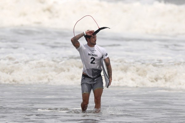 Gabriel Medina perde a semifinal de surfe e vai disputar o bronze nos Jogos Olímpicos. (Foto: Getty Images)