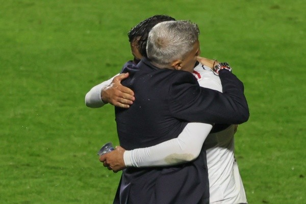 Crespo se preocupa com elevado número de lesões no São Paulo e Arboleda é o próximo que pode desfalcar time (Foto:Marcello Zambrana/AGIF)