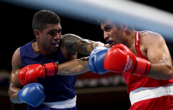 Abner manteve o gás e conquistou o combate no terceiro round | Crédito: Getty Images